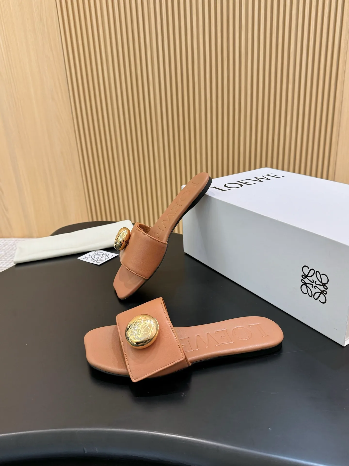 👟👟Ex-factory price 340👟👟 Clamshell box + 10 LOEWE 25th spring and summer new styles, seven colors to choose from. Code number 35-43, genuine leather base plus 40